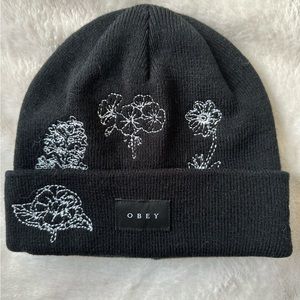 OBEY Cluster Beanie - roses, black